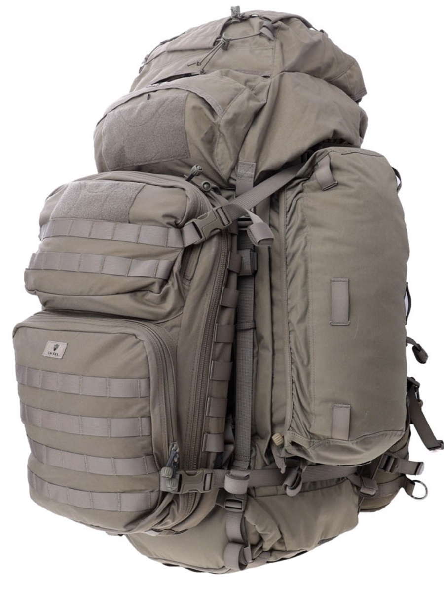 Batoh Snigel 100l Backpack s upnutým malým batohem Snigel na přední straně. 